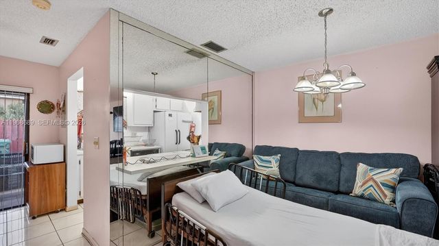 10413 NW 6th Street, Pembroke Pines, FL 33026
