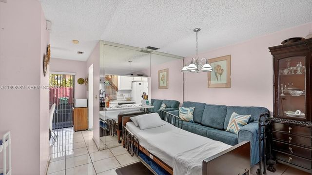 10413 NW 6th Street, Pembroke Pines, FL 33026