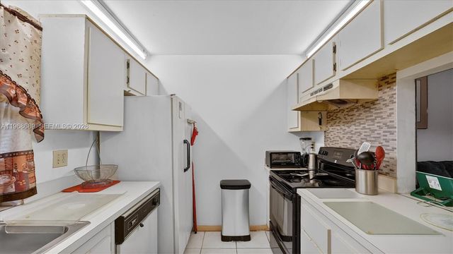 10413 NW 6th Street, Pembroke Pines, FL 33026