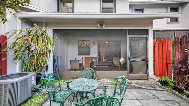 10413 NW 6th Street, Pembroke Pines, FL 33026