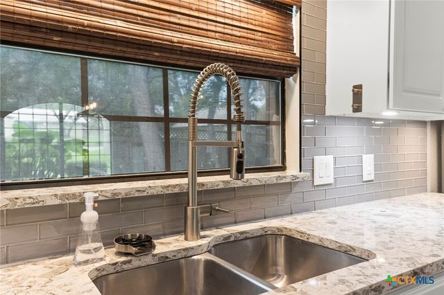 3020 Summit Drive, Belton, TX 76513