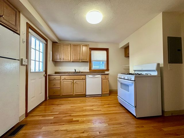 5 Rifle Ct 5, Watertown, MA 02472