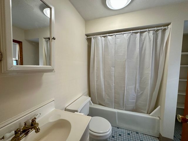 5 Rifle Ct 5, Watertown, MA 02472