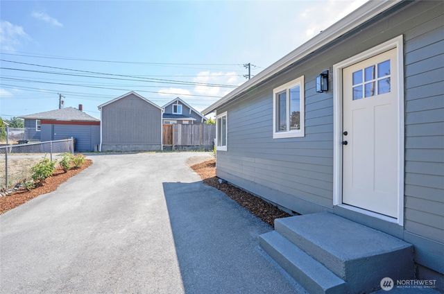 3574 S Crandall Lane, Tacoma, WA 98418