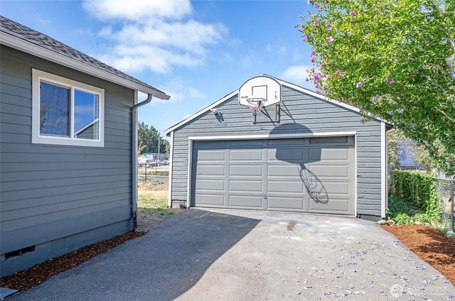 3574 S Crandall Lane, Tacoma, WA 98418