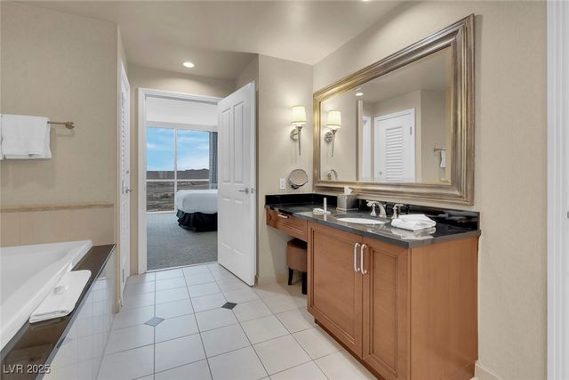 145 Harmon Avenue 1908, Las Vegas, NV 89109