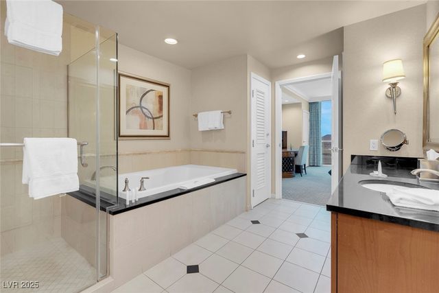 145 Harmon Avenue 1908, Las Vegas, NV 89109