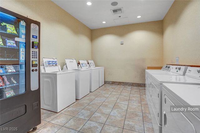 145 Harmon Avenue 1908, Las Vegas, NV 89109