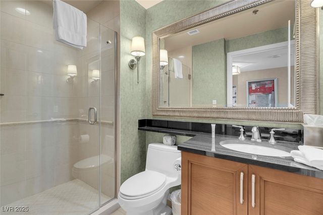 145 Harmon Avenue 1908, Las Vegas, NV 89109