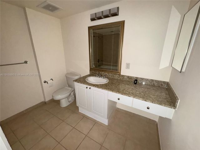 19501 W Country Club Dr PH-06, Aventura, FL 33180