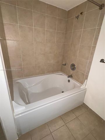 19501 W Country Club Dr PH-06, Aventura, FL 33180