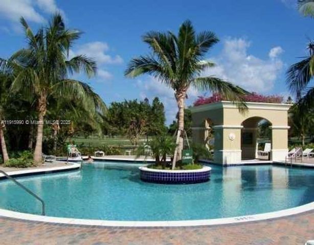 19501 W Country Club Dr PH-06, Aventura, FL 33180