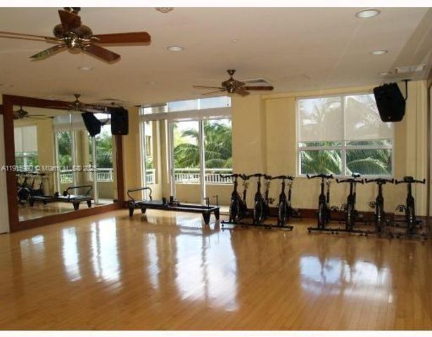 19501 W Country Club Dr PH-06, Aventura, FL 33180