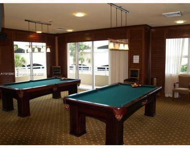 19501 W Country Club Dr PH-06, Aventura, FL 33180