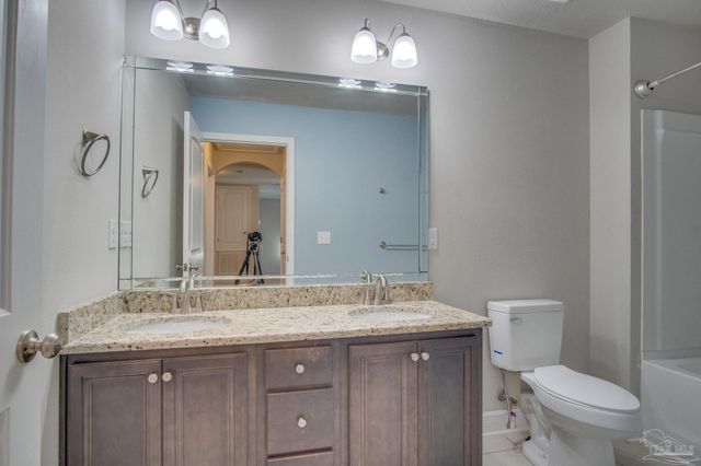 1724 Waterford Sound Blvd, Gulf Breeze, FL 32563