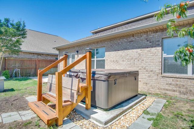 1724 Waterford Sound Blvd, Gulf Breeze, FL 32563