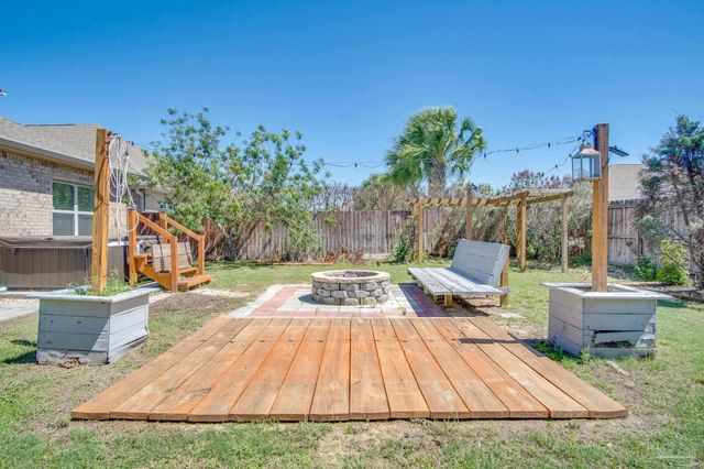 1724 Waterford Sound Blvd, Gulf Breeze, FL 32563