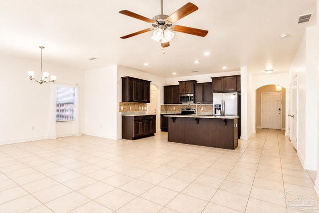 1724 Waterford Sound Blvd, Gulf Breeze, FL 32563