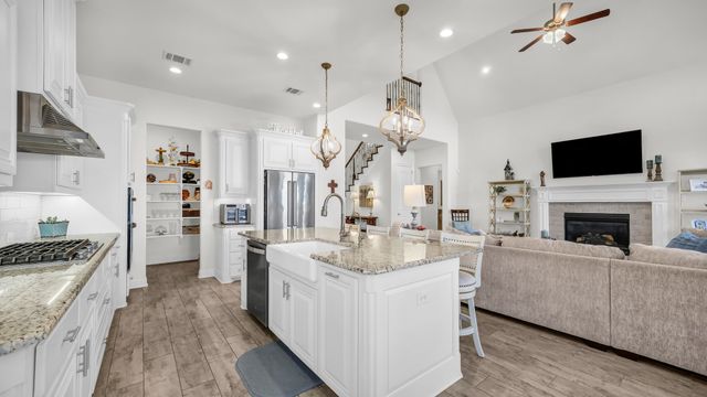 1709 Roundtree Circle E, Fort Worth, TX 76008