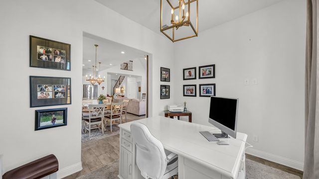 1709 Roundtree Circle E, Fort Worth, TX 76008