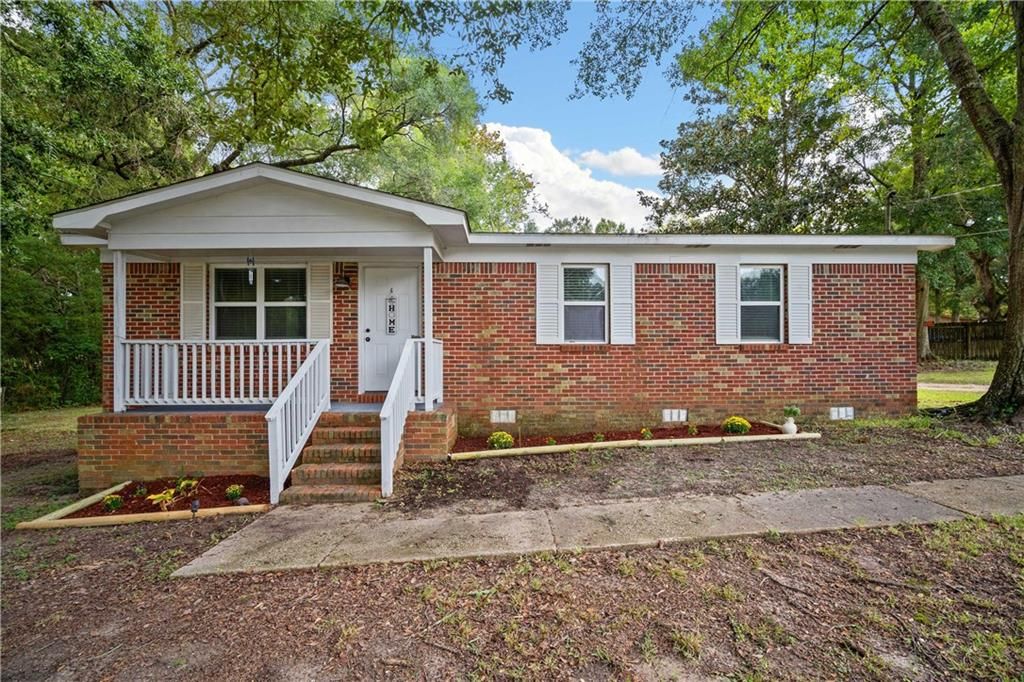 11150 Lakeside Circle, Grand Bay, AL 36541