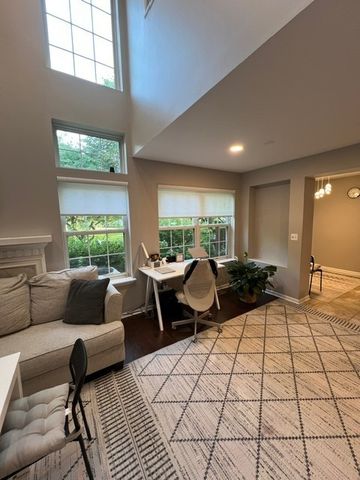 109 Holmes Way 109, Schaumburg, IL 60193