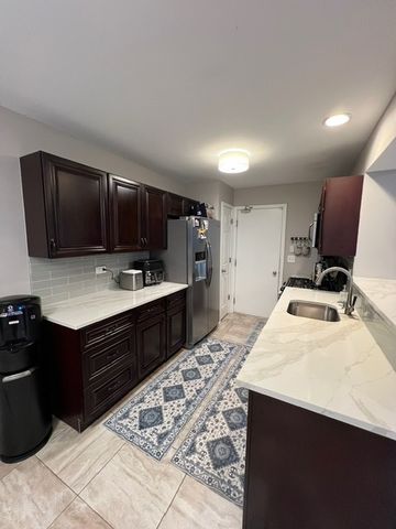 109 Holmes Way 109, Schaumburg, IL 60193