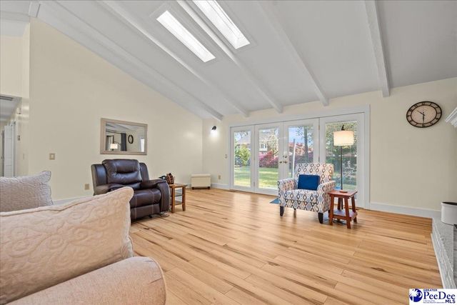 313 Oakdale Dr, Hartsville, SC 29550