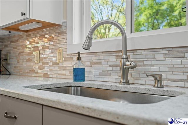 313 Oakdale Dr, Hartsville, SC 29550