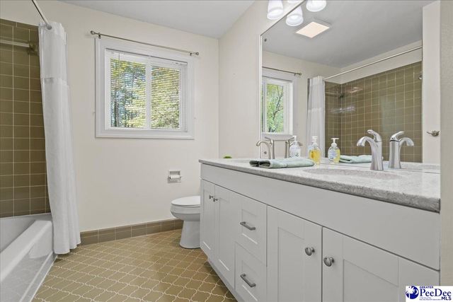 313 Oakdale Dr, Hartsville, SC 29550