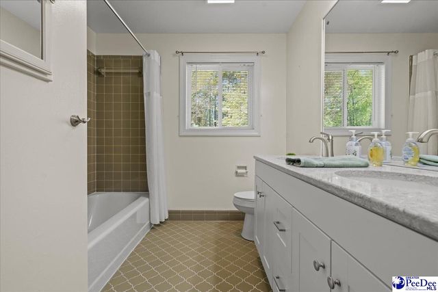 313 Oakdale Dr, Hartsville, SC 29550