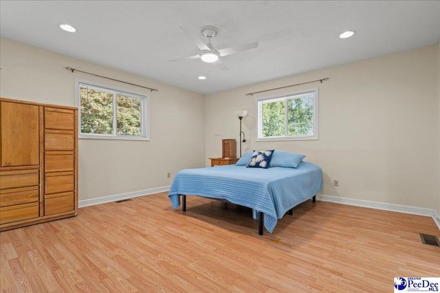 313 Oakdale Dr, Hartsville, SC 29550