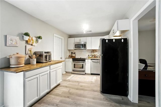 1249 Clydesdale LN, Virginia Beach, VA 23464
