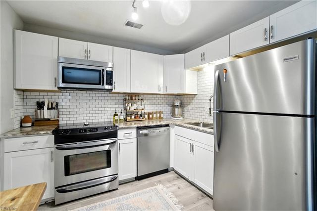 1249 Clydesdale LN, Virginia Beach, VA 23464