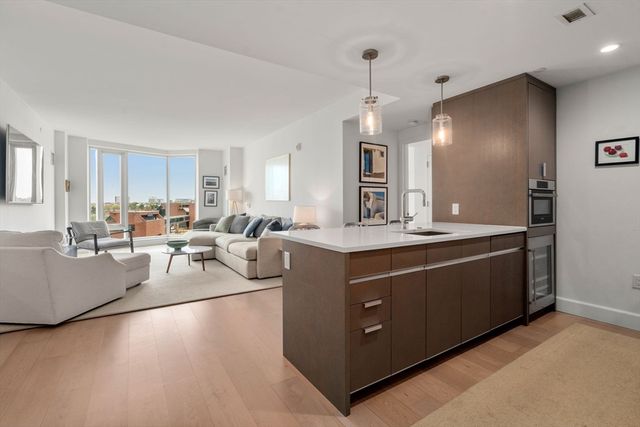 100 Lovejoy Wharf 7J, Boston, MA 02114