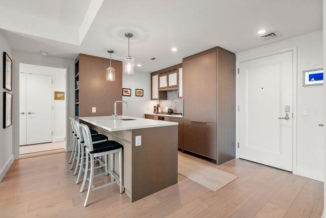 100 Lovejoy Wharf 7J, Boston, MA 02114