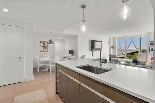 100 Lovejoy Wharf 7J, Boston, MA 02114