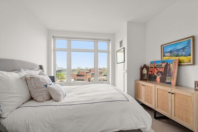 100 Lovejoy Wharf 7J, Boston, MA 02114