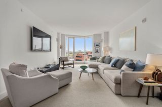 100 Lovejoy Wharf 7J, Boston, MA 02114