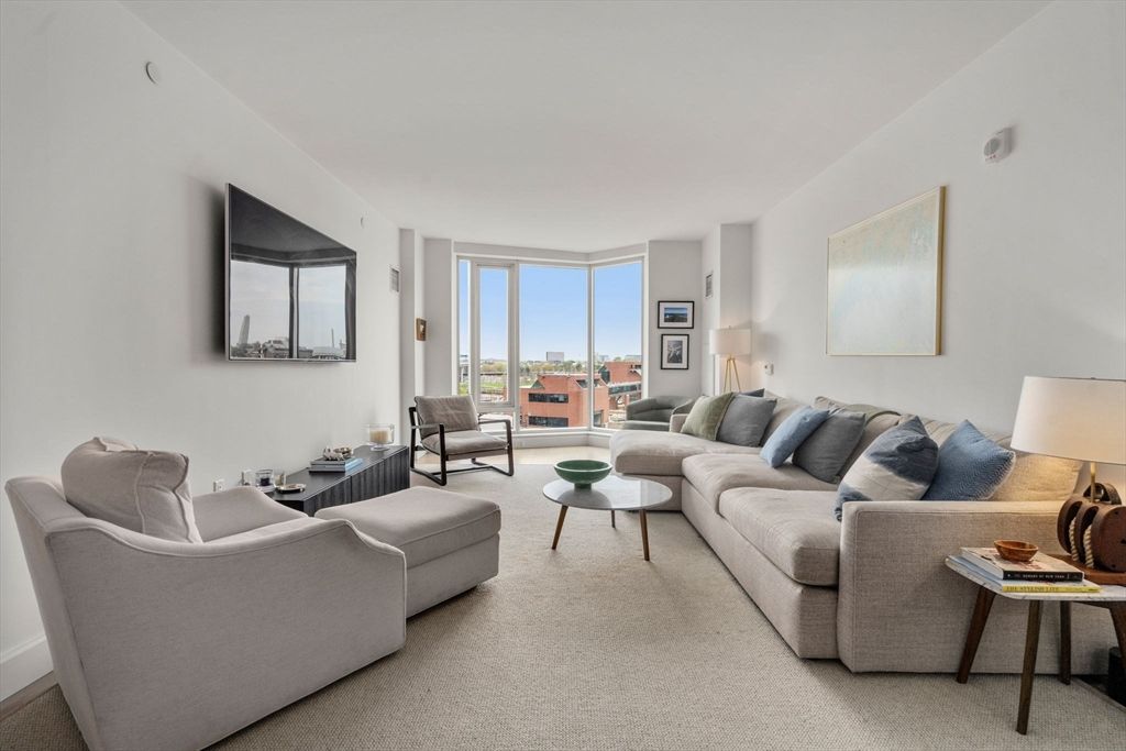 100 Lovejoy Wharf 7J, Boston, MA 02114