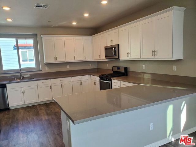 757 Daniel Freeman Cir, Inglewood, CA 90301