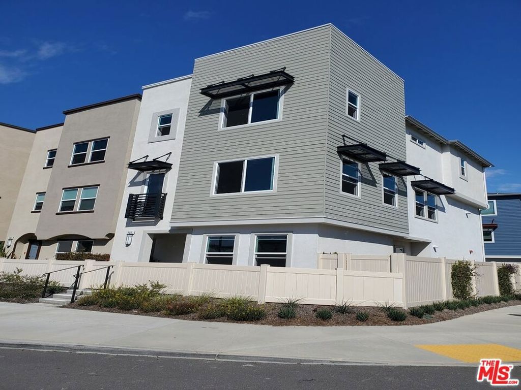 757 Daniel Freeman Cir, Inglewood, CA 90301