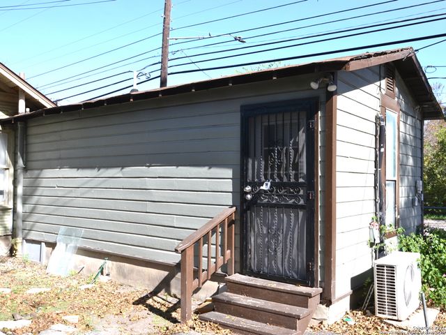 902 W Kings Hwy Apt 3, San Antonio, TX 78201
