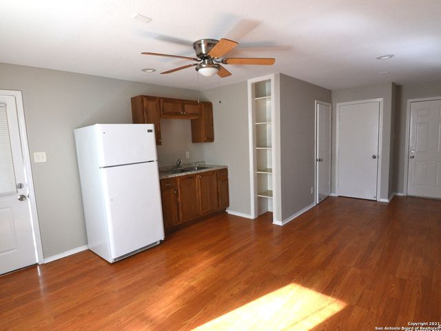 902 W Kings Hwy Apt 3, San Antonio, TX 78201