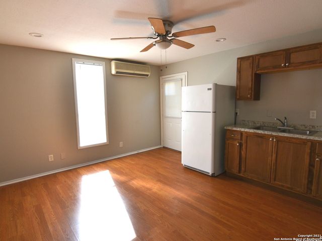 902 W Kings Hwy Apt 3, San Antonio, TX 78201