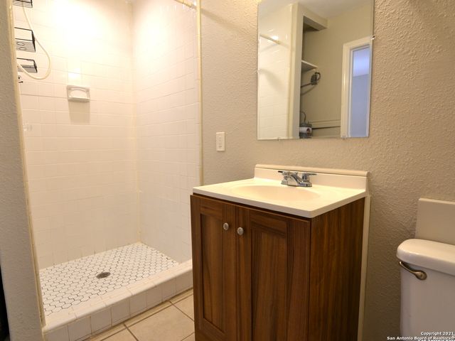 902 W Kings Hwy Apt 3, San Antonio, TX 78201