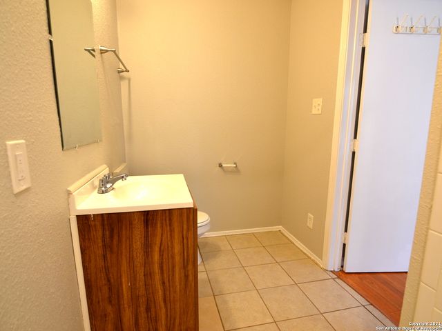 902 W Kings Hwy Apt 3, San Antonio, TX 78201