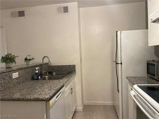 1361 East University Avenue 105, Las Vegas, NV 89119
