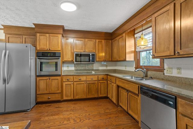 1202 Plantation Drive, Simpsonville, SC 29681