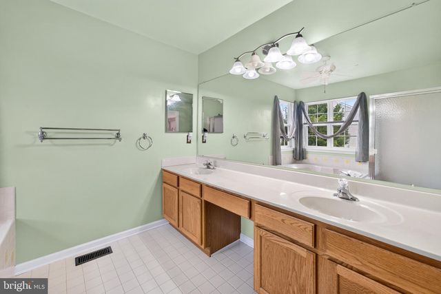 9 KINGSTONE LN, East Windsor Twp, NJ 08520